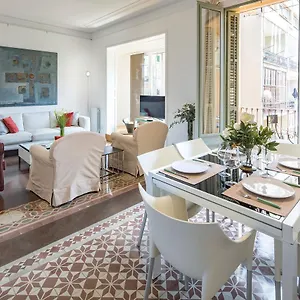Habitat Garden View Apartment Barcelona